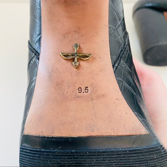 Pour la Victroire Booties - Picture 7 of 7